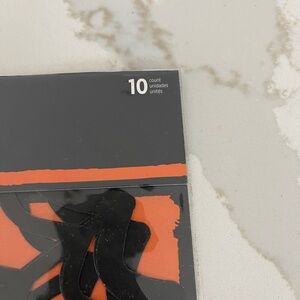 Wilton Cake Decorating Guide with Black Cover